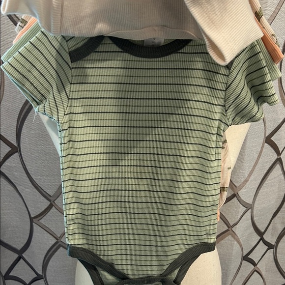 NEW 5 piece short sleeve infant bodysuits onesies- Infant onesies 6-9 months - Picture 3 of 7